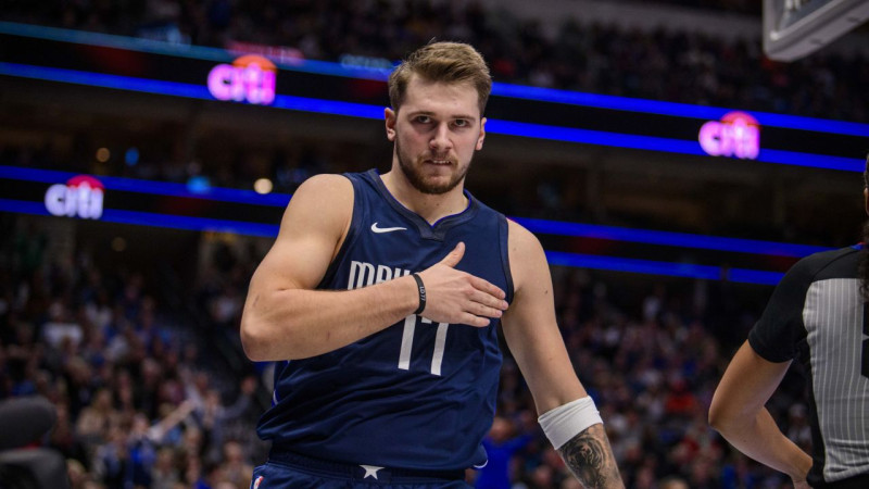 "Eiropiešu naktī" Dončičam 38 punktu triple-double, "Mavericks" uzvar bez Porziņģa