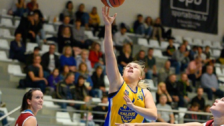 Vīksne iemet izšķirošo tālmetienu, "TTT juniores" izglābjas Saldū