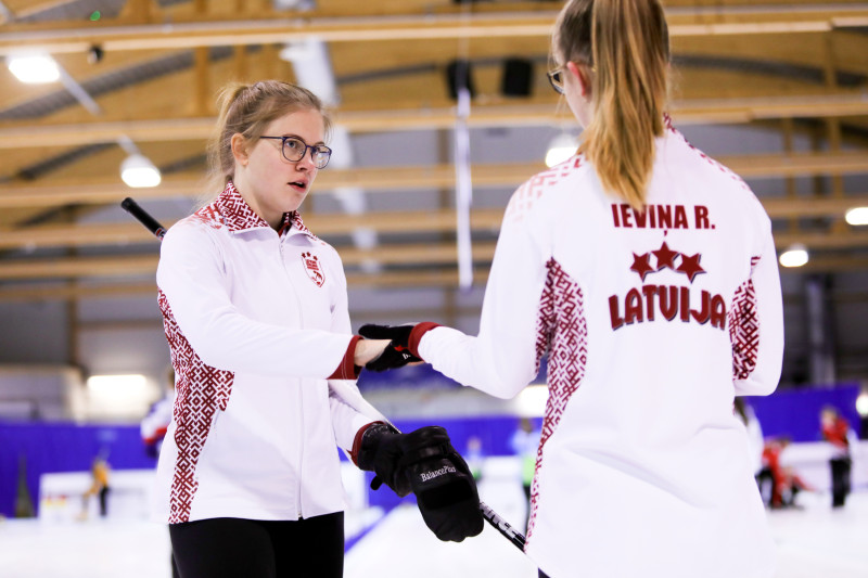 Juniores atspēlējas un iekļūst pasaules kērlinga čempionāta B divīzijas finālā, kvalificējoties A divīzijai