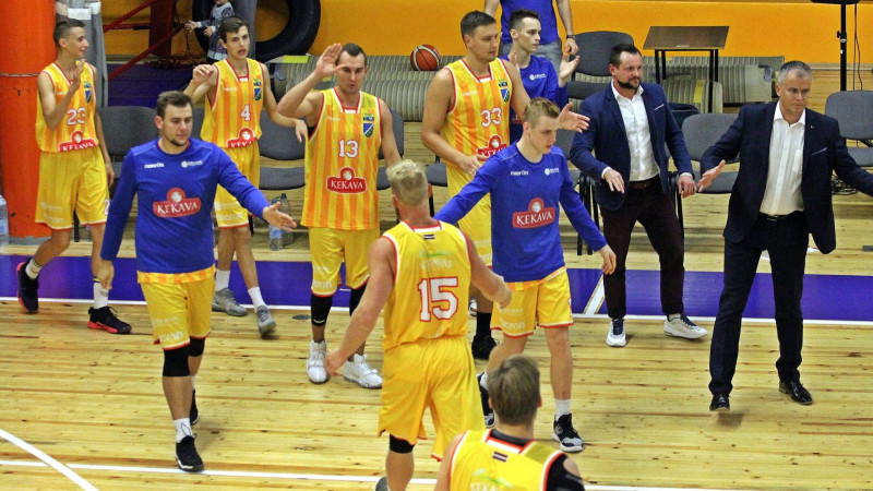 LBL2: Štelmaheram 27+6, "Ķekava" sagrauj "Rīga/A.Kraukļa VEF"