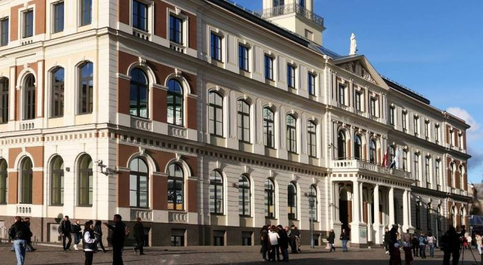 Rīgas iedzīvotājus aicina pieteikties latviešu valodas bezmaksas kursiem
