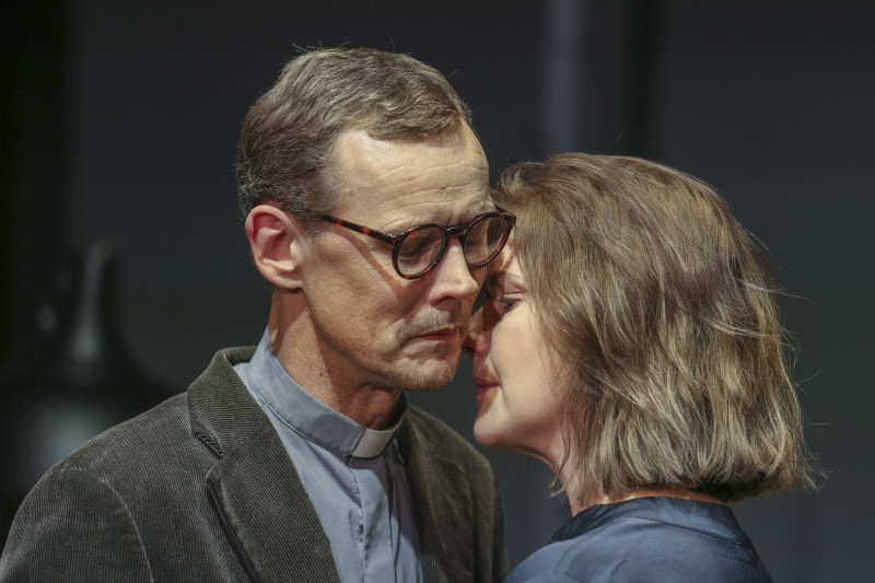 Valmieras teātrī top Henrika Ibsena luga “Alvinga kundze” Māras Ķimeles režijā