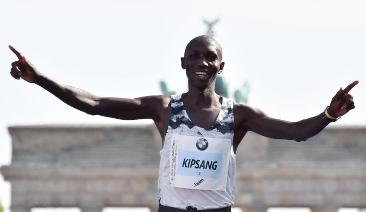 Bijušais pasaules rekordists maratonā Kipsangs saņēmis pagaidu diskvalifikāciju