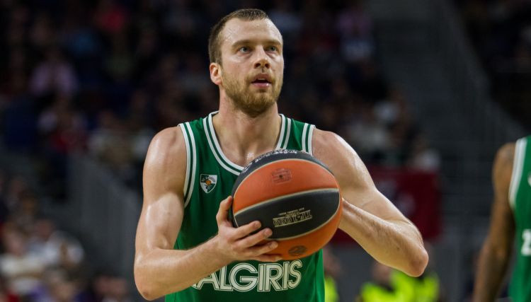 "Žalgiris" izbraukumā Eirolīgā apspēlē "Crvena Zvezda"