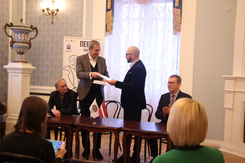 Daugavpils teātris parakstījis sadarbības vienošanos ar J. Kupalas Nacionālo akadēmisko teātri (Minska)