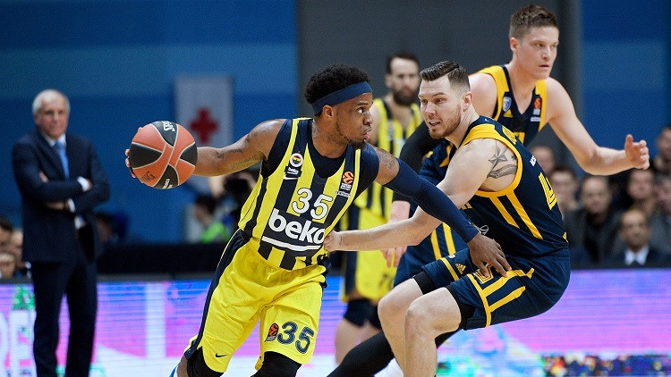 Trakais vakars: Larkinam 40, Kurtinaitis uzvar Obradoviču, Dženings sarūgtina Berlīni