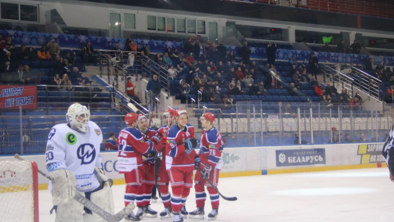 Baltkrievijā sports turpinās: sākas futbols, hokejā noskaidro finālisti