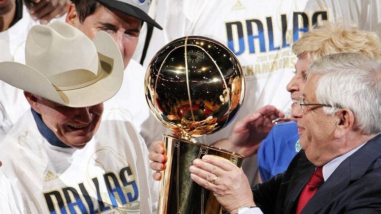 Trīs vīri cēlās kaujai: Dalasas "Mavericks" dzimšana