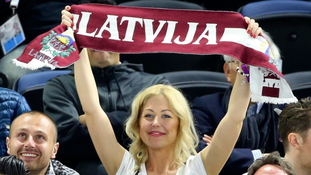 Latvijas izlases fane: "Mēs jebkuru Eiropas pilsētu varam nokrāsot sarkanbaltsarkanu"