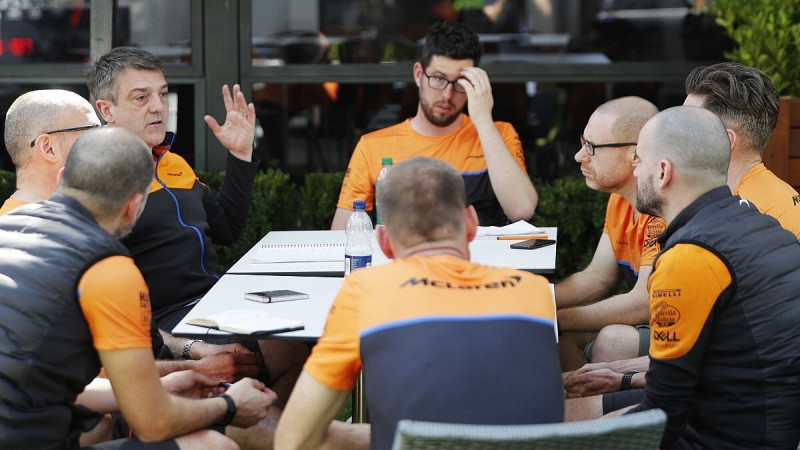 "McLaren" cietusi milzīgus zaudējumus un atlaidīs 1200 darbiniekus