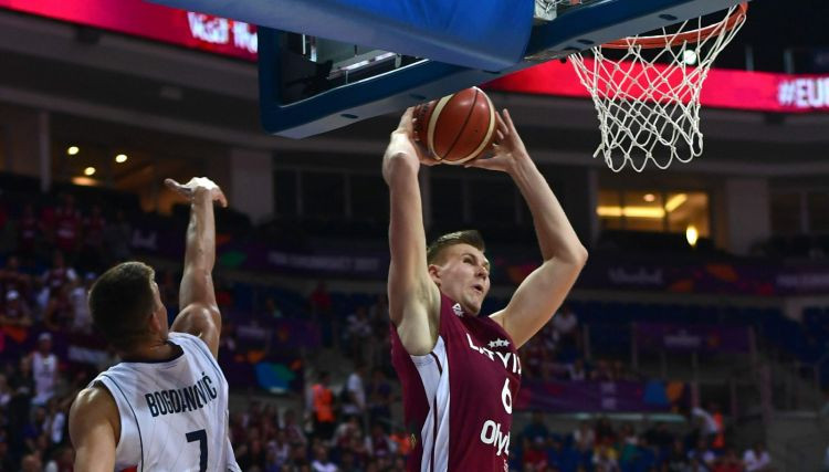 Porziņģis nominēts FIBA desmitgades labākajam dankam