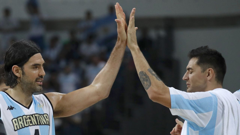 Argentīnas izlases leģenda Delfino pēc gada izlaišanas atgriežas basketbolā
