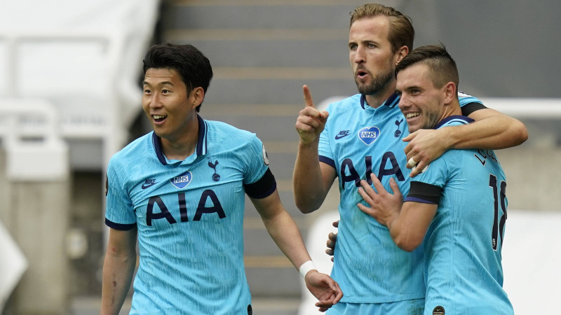 Keina divi vārti ļauj "Tottenham" dzīties pakaļ Eirokausu zonai