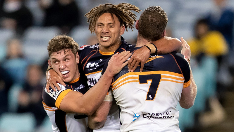 "Hurricanes" un "Brumbies" tiek pie smagām uzvarām, "Chiefs" atkal minimāls zaudējums