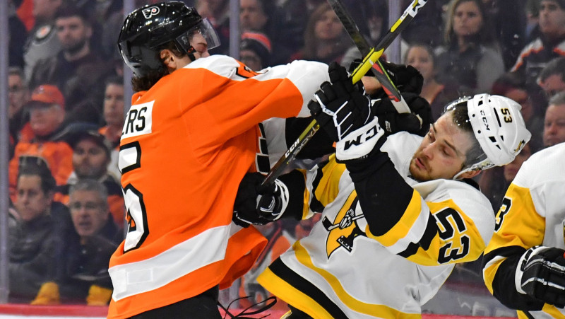 NHL atgriežas: Bļugers un "Penguins" pārbaudes spēlē samēros spēkus ar "Flyers"