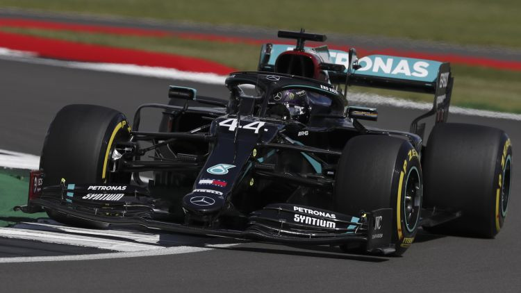 Lielbritānijas GP kvalifikācijā ātrākais Hamiltons, "Mercedes" dominē