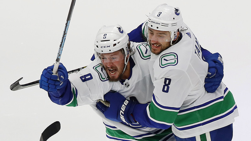 Arī "Canucks", "Coyotes" un "Blackhawks" iekļūst nākamajā kārtā