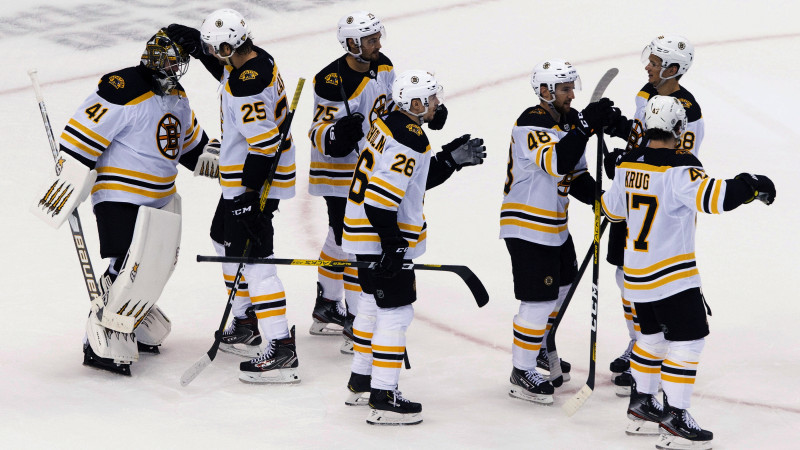 Bez pamatvārtsarga Raska palikusī "Bruins" otro reizi pieveic "Hurricanes"