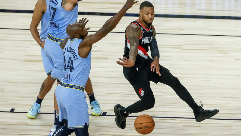 Valančūna 22+17 un Morānta 35+8 neglābj "Grizzlies" no izstāšanās pret "Trail Blazers"