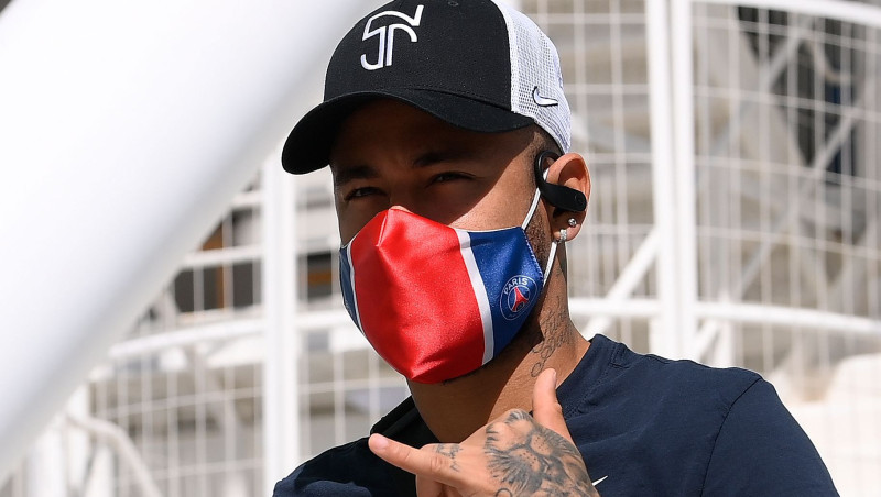 Policija atceļ aizliegumu Marseļas centrā staigāt PSG kreklos