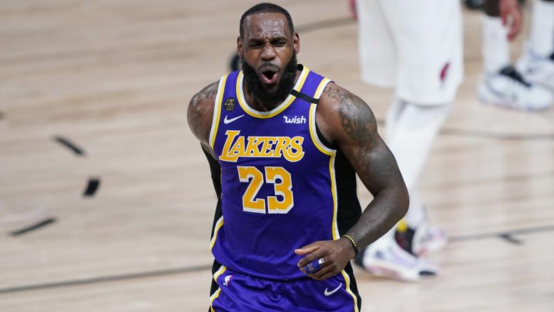 Džeimsa 38+12+8 ļauj "Lakers" izvirzīties vadībā, Hārdena 38+7+8 neglābj "Rockets"