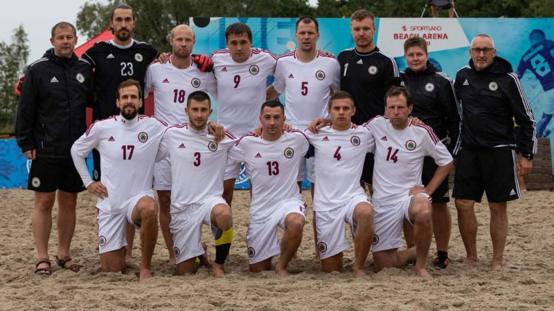 Pludmales futbola izlase pēc zaudējuma nospēlē neizšķirti pret igauņiem