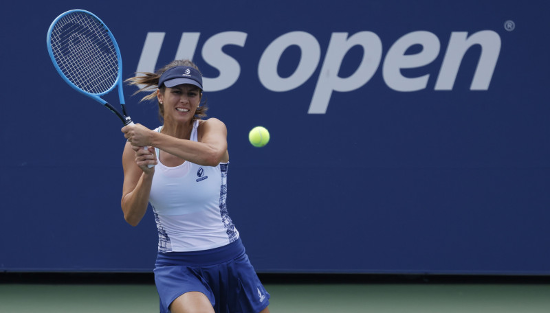 Pironkova pieveic "US Open" neveiksminieci Mugurusu, Azarenka sagrauj Sabaļenku