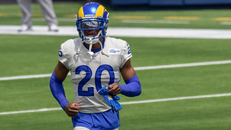 Remzijs kļūst par NFL apmaksātāko malējo aizsargu