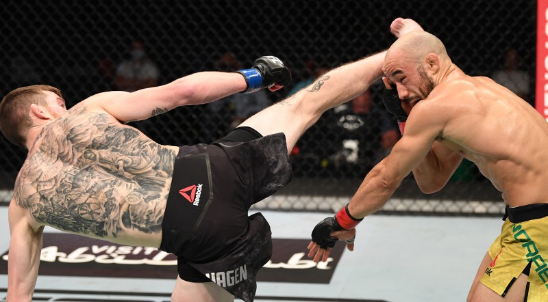 UFC "Cīņu salā" izcili nokauti, galvenajā cīņā triumfē Sendheigens