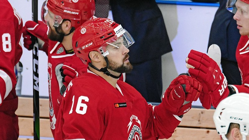 Daugaviņš asistē un pakāpjas uz ceturto vietu KHL rezultatīvāko sarakstā
