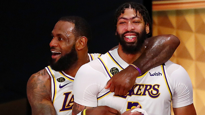Deiviss plāno palikt "Lakers", bet vēl pāris dienas apdomās līgumu variantus