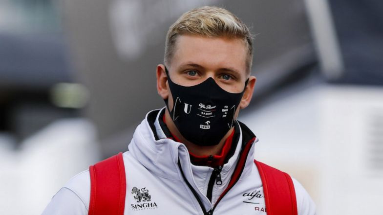 Šūmahers tomēr tiks pie iespējas piedalīties F1 posma treniņbraucienos