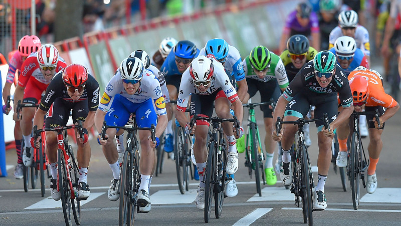 "Vuelta" posma uzvarētāju Benetu soda par Liepiņa aizskaršanu, latvietim 13. vieta