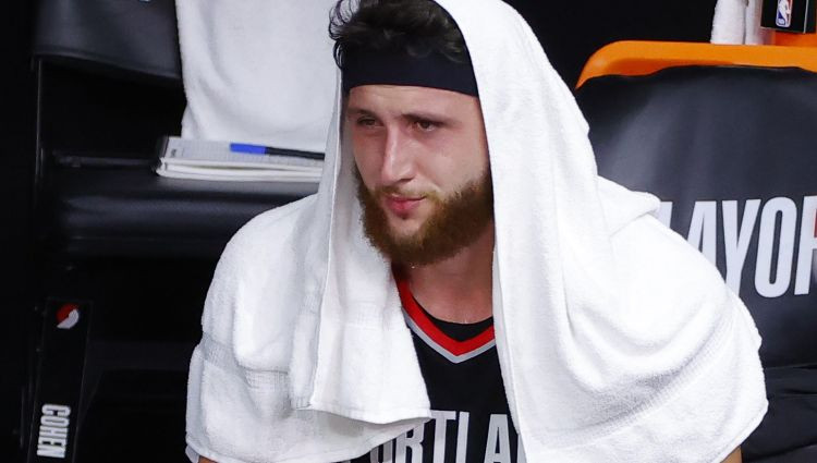 Nurkičs konfliktē ar ''Pacers'' fanu un atņem tā telefonu