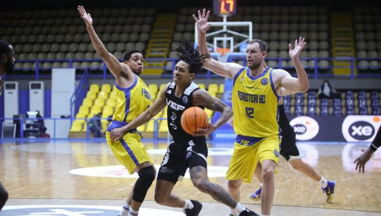 VEF iztur un viesos galotnē nolauž "Peristeri"