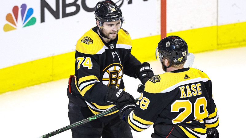 "Bruins" uzbrucējs Debrasks noslēdz 7,35 miljonu līgumu
