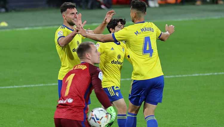 "Barcelona" ielaiž katastrofālus vārtus un sensacionāli zaudē "Cadiz"