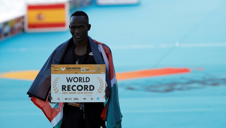 Visu laiku ātrākais pusmaratons – pasaules rekordu pārspēj četri sportisti