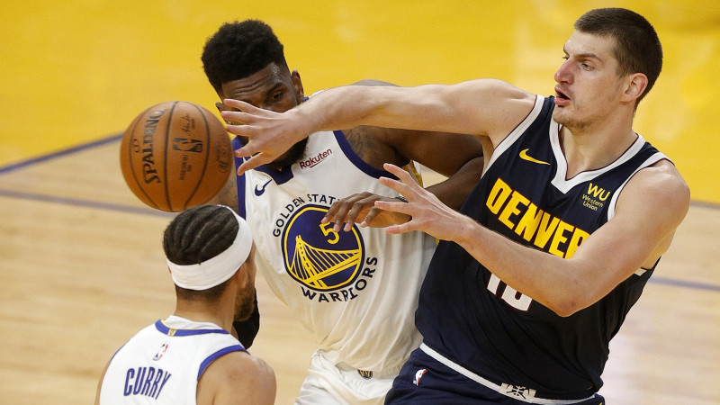 Porziņģa "Mavericks" pieveic "Bucks", Jokičam 26+10+5 pret "Warriors"