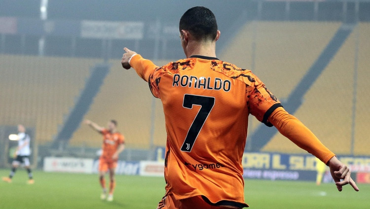 Ronaldu divi vārti, "Juventus" grauj "Parma"