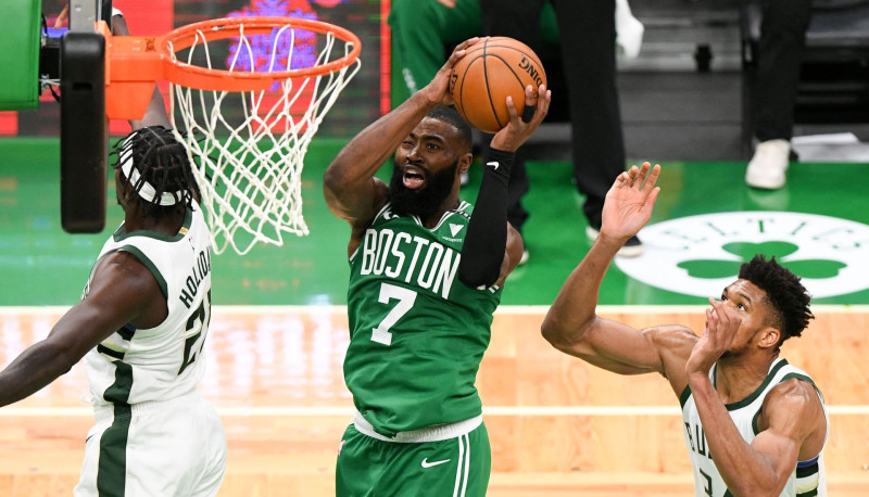 Sliktas ziņas "Celtics" nometnē: Braunam sezona beigusies