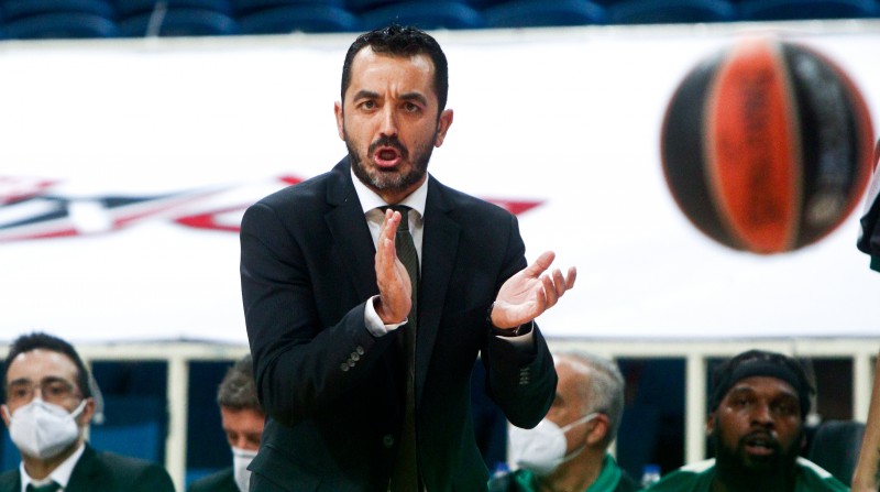 Atēnu "Panathinaikos" pēc pirmā zaudējuma Grieķijas čempionātā atlaiž galveno treneri