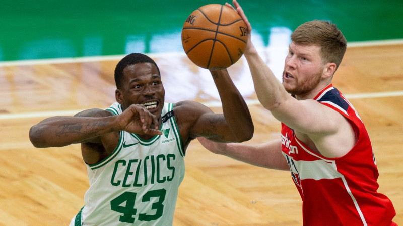 Bertāna un Pasečņika ''Wizards'' par trešo uzvaru pret ''Heat'', Mavs uzņems ''Magic''