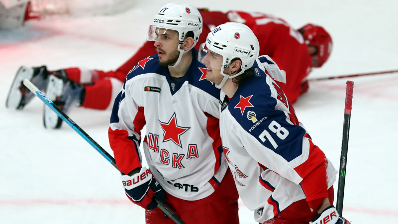 Efektīgs Okulova vārtu guvums atnes CSKA uzvaru KHL grandu duelī