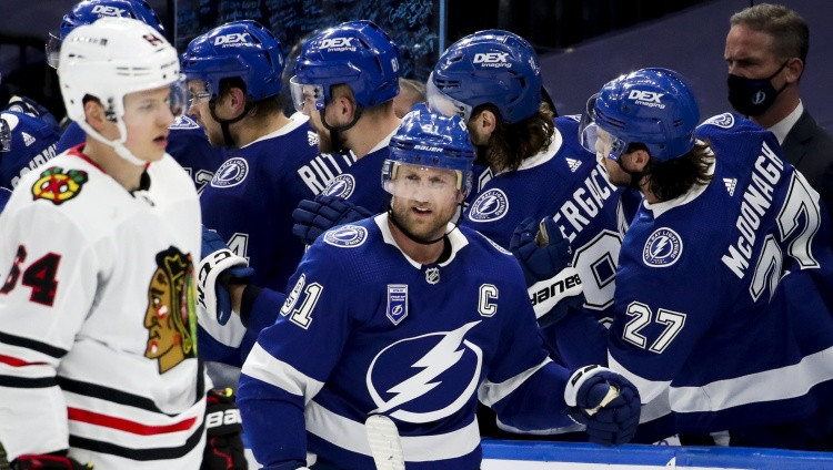 Stemkosam trīs punkti, "Lightning" titula aizstāvēšanu sāk ar uzvaru
