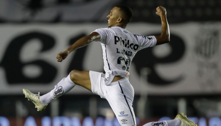 "Santos" sakauj "Boca Juniors", "Copa Libertadores" būs Brazīlijas klubu fināls