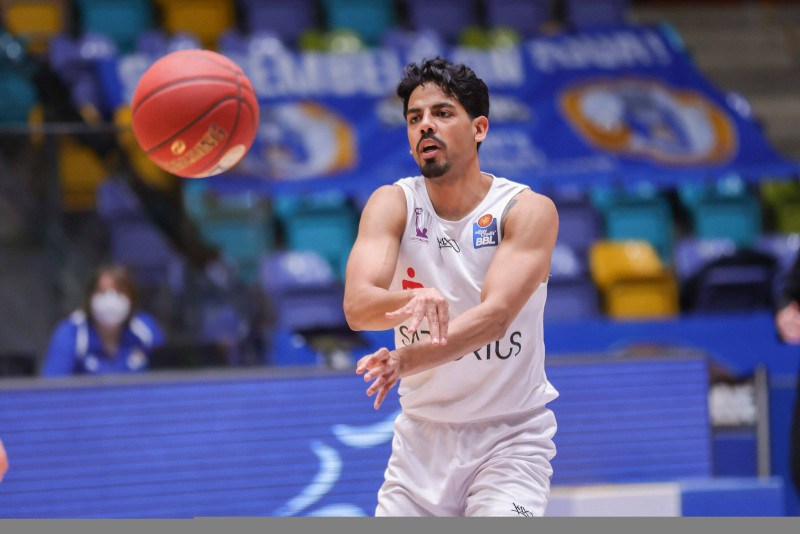 ''Peristeri'' pirms izšķirošās cīņas pret VEF pievienojas NBA uzspēlējis meksikānis