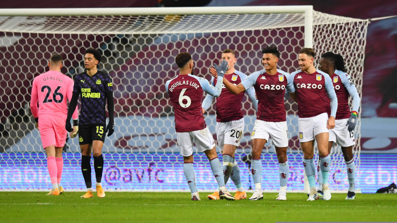"Aston Villa" dominē un izcīna pirmo uzvaru šajā gadā
