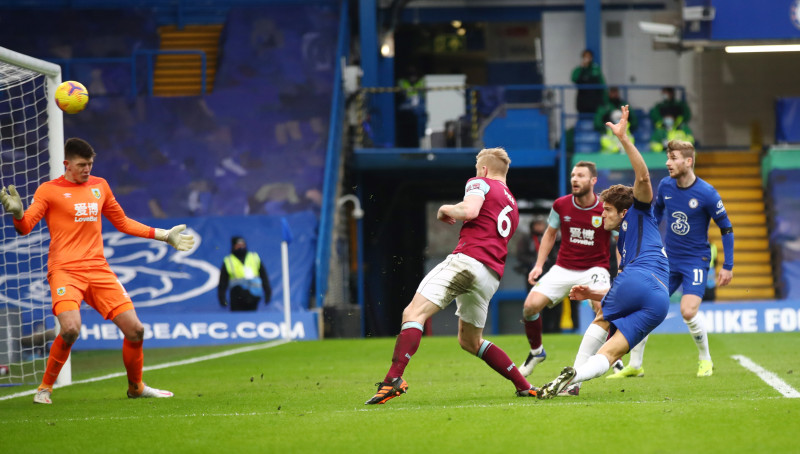 "Chelsea" izcīna pirmo uzvaru Tuhela vadībā, Līdsa pārspēj "Leicester"