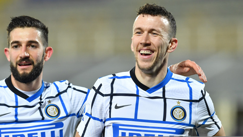 Milānas "Inter" pieveic "Fiorentina" un izvirzās Itālijas A sērijas vadībā